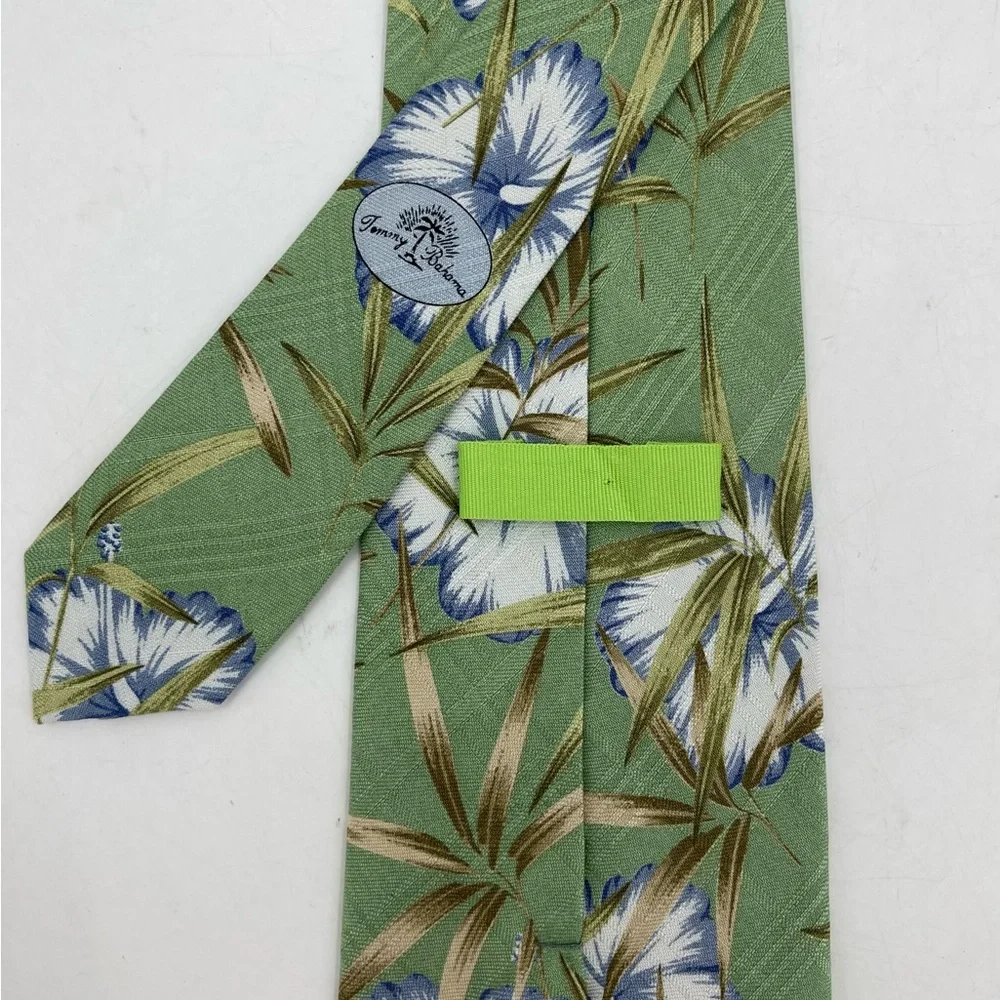 Tommy Bahama Floral‎ Hibiscus & Bamboo Green Men’s Silk Necktie Tie 4.25 x 57”